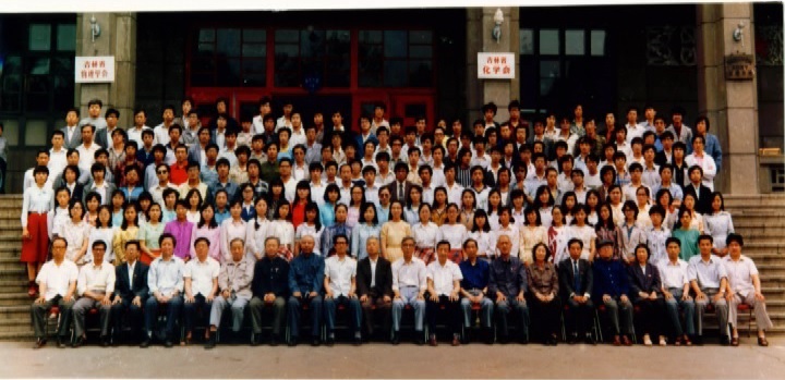 bv伟德国际体育化学系1987届毕业留念